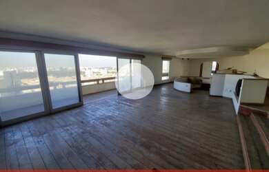 Imagem: O apartamento na cobertura possui 4 Dormitórios, 5 Banheiros