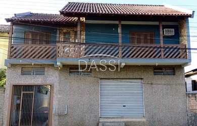 Imagem: A casa possui 2 Dormitórios, 2 Banheiros, 3 Vagas na garagem