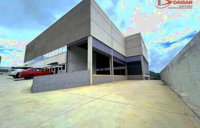 Imagem: O depósito possui 5 Vagas na garagem, 1.800m² de Área, Imóvel