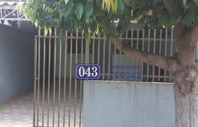 Imagem: A casa possui 3 Dormitórios, 2 Banheiros, 1 Vaga na garagem