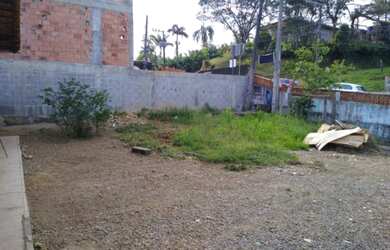 Imagem: A casa possui 3 Dormitórios, 1 Banheiro, 1 Vaga na garagem