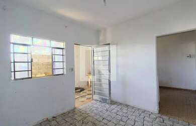 Imagem: A casa possui 1 Dormitório, 1 Banheiro, 1 Vaga na garagem