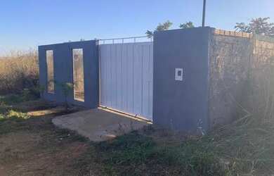 Imagem: A casa em condomínio possui 1 Dormitório, 2 Banheiros, 5 Vagas