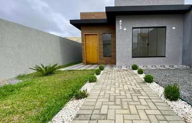 Imagem: A casa possui 2 Dormitórios, 2 Banheiros, 2 Vagas na garagem