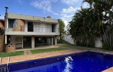 Imagem: A casa em condomínio possui 4 Dormitórios, 4 Banheiros, 5