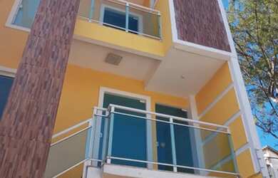 Imagem: A casa possui 3 Dormitórios, 2 Banheiros, 1 Vaga na garagem