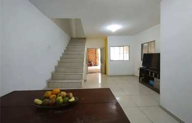 Imagem: A casa possui 4 Dormitórios, 4 Banheiros, 1 Vaga na garagem