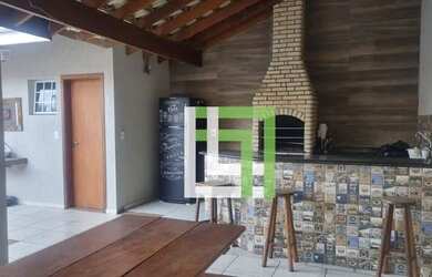 Imagem: A casa possui 3 Dormitórios, 3 Banheiros, 2 Vagas na garagem