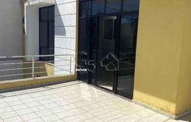 Imagem: A casa possui 3 Dormitórios, 4 Banheiros, 3 Vagas na garagem