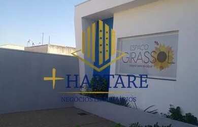 Imagem: O depósito possui 3 Vagas na garagem, 250m² de Área e está