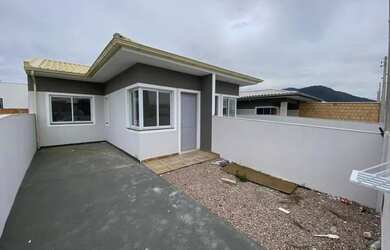 Imagem: A casa possui 2 Dormitórios, 1 Banheiro, 1 Vaga na garagem