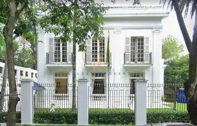 Imagem: O depósito possui 5 Vagas na garagem, 1.215m² de Área e