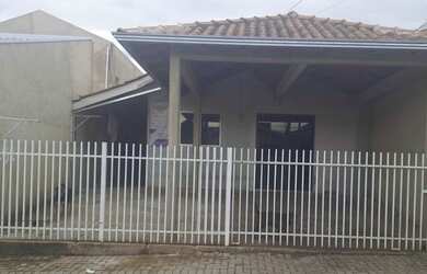 Imagem: A casa em condomínio possui 2 Dormitórios, 1 Banheiro, 2 Vagas