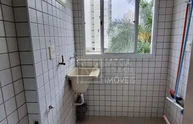 Imagem: O apartamento e possui 2 Dormitórios, Suítes, 1 Banheiro