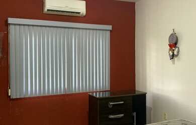 Imagem: A casa possui 4 Dormitórios, 2 Banheiros e 250m² de Área