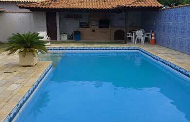 Imagem: A casa possui 2 Dormitórios, 3 Vagas na garagem e está localizado