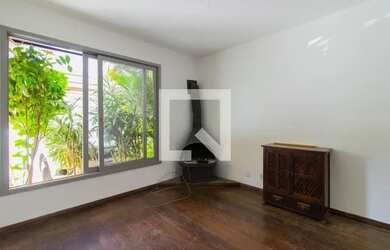 Imagem: A casa em condomínio possui 3 Dormitórios, 4 Banheiros, 2