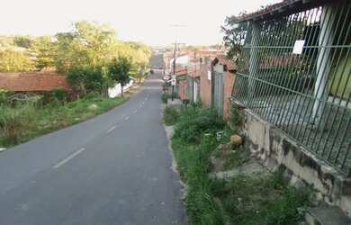 Imagem: A casa possui 2 Dormitórios, 1 Banheiro e está localizado