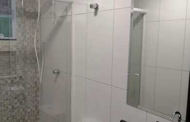 Imagem: A kitnet possui 1 Dormitório, 1 Banheiro, 1 Vaga na garagem