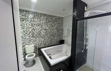 Imagem: A casa em condomínio possui 4 Dormitórios, 4 Banheiros, 3