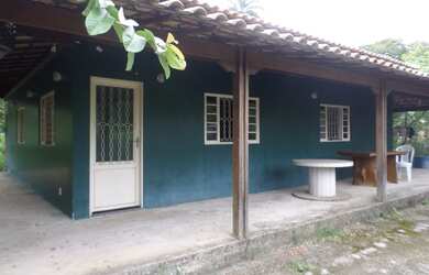 Imagem: A casa possui 3 Dormitórios, 1 Banheiro, 3 Vagas na garagem