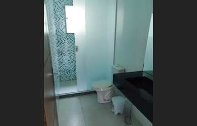 Imagem: A casa possui 3 Dormitórios, 2 Banheiros, 3 Vagas na garagem