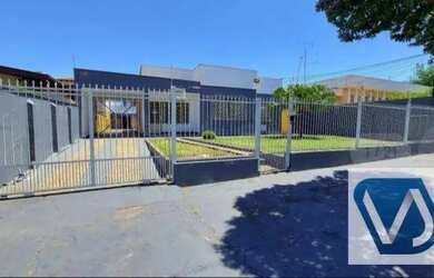 Imagem: O depósito possui 2 Vagas na garagem, 274m² de Área e está