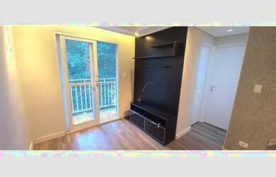 Imagem: O apartamento possui 2 Dormitórios, 1 Banheiro, 1 Vaga na garagem