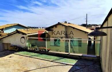 Imagem: A casa e possui 3 Dormitórios, Suítes, 2 Banheiros, 2 Vagas