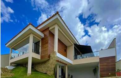 Imagem: A casa em condomínio possui 5 Dormitórios, 5 Banheiros, 2