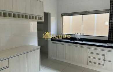 Imagem: A casa em condomínio possui 3 Dormitórios, 4 Banheiros, 4