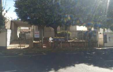 Imagem: A casa possui 2 Dormitórios, 2 Banheiros, 4 Vagas na garagem