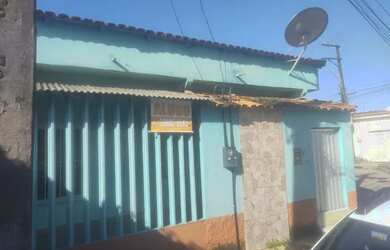 Imagem: A casa possui 2 Dormitórios, 1 Banheiro, 1 Vaga na garagem