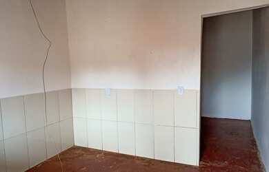 Imagem 3: Evandro Leal corretor de imóvel vende lote com casa na Qnr 03