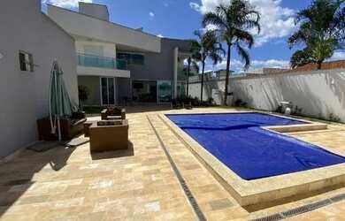 Imagem: A casa possui 3 Dormitórios, 2 Banheiros, 1 Vaga na garagem