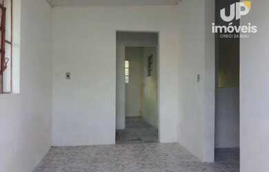 Imagem: A casa possui 2 Dormitórios, 1 Banheiro, 1 Vaga na garagem