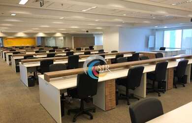 Imagem: O depósito possui 5 Vagas na garagem e 955m² de Área e está