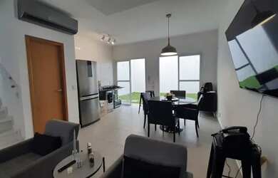 Imagem: A casa em condomínio possui 3 Dormitórios, 3 Banheiros, 2