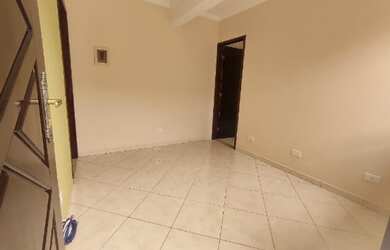 Imagem: A casa possui 3 Dormitórios, 2 Banheiros, 1 Vaga na garagem