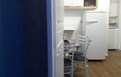 Imagem: A kitnet possui 1 Dormitório, 1 Banheiro, 1 Vaga na garagem