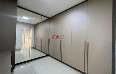 Imagem: A casa em condomínio possui 4 Dormitórios, 5 Banheiros, 3