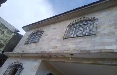 Imagem: A casa possui 5 Dormitórios, 5 Banheiros, 2 Vagas na garagem