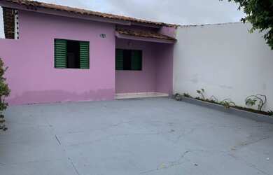 Imagem: A casa possui 3 Dormitórios e está localizado em Centro