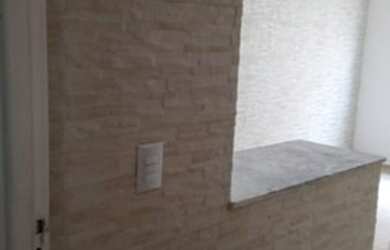 Imagem: O apartamento possui 2 Dormitórios, 1 Banheiro, 1 Vaga na garagem