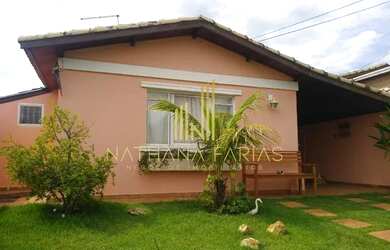 Imagem: A casa em condomínio possui 3 Dormitórios, 2 Banheiros, 1