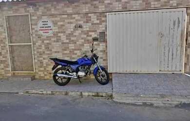 Imagem: A casa possui 3 Dormitórios e 1 Banheiro e está localizado