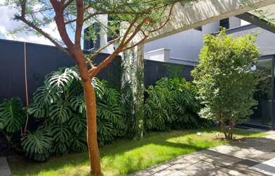 Imagem: A casa possui 3 Dormitórios, 2 Banheiros, 3 Vagas na garagem