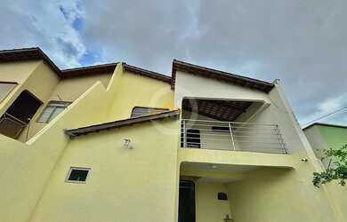 Imagem: A casa possui 4 Dormitórios, 5 Banheiros, 3 Vagas na garagem