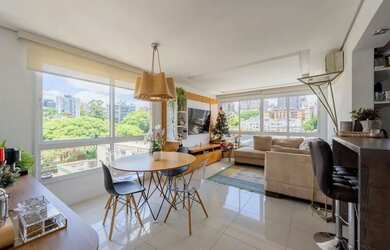 Imagem: O apartamento possui 2 Dormitórios, 2 Banheiros, 2 Vagas na