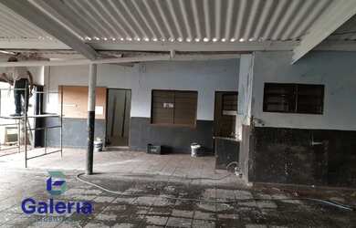 Imagem: O depósito possui 5 Vagas na garagem e 300m² de Área e está